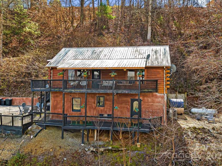 1414 Beaverdam Street, Canton, NC 28716.  MLS# CAR4225985, YatesRealty ID 4818. 