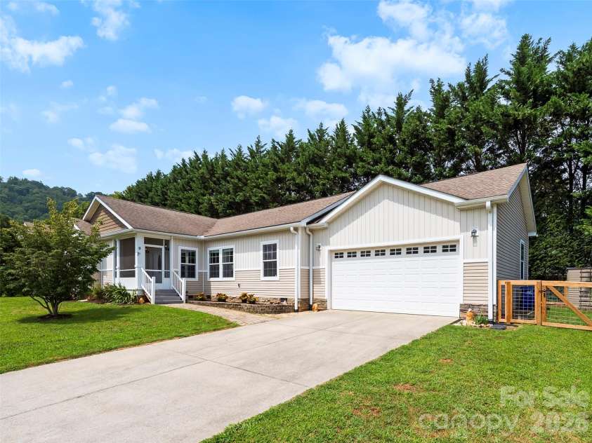 9 Farthings Drive, Arden, NC 28704.  MLS# CAR4419505, YatesRealty ID 48180. 