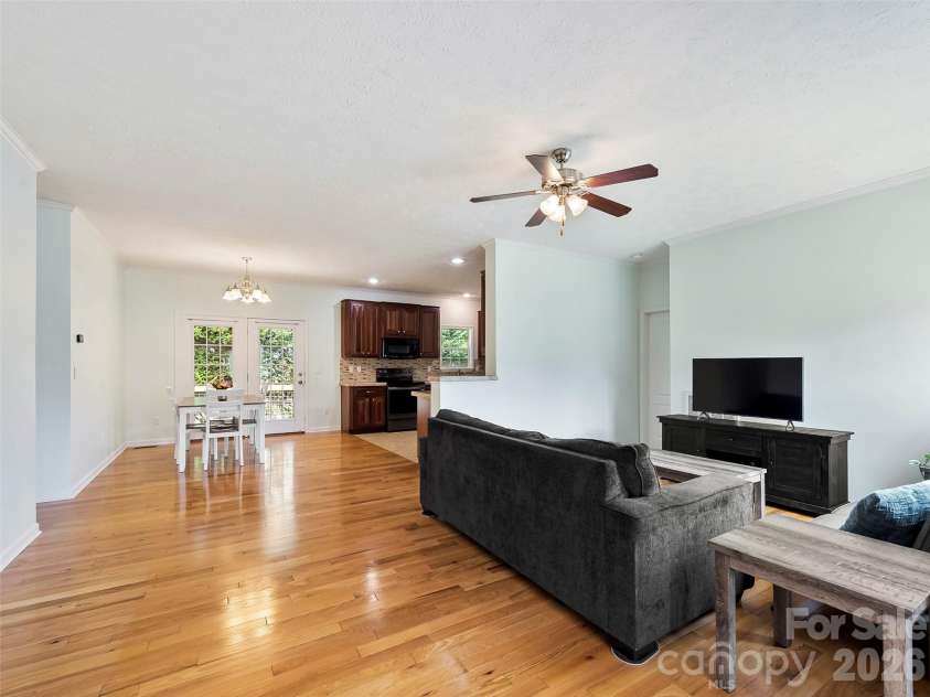 9 Farthings Drive, Arden, NC 28704.  MLS# CAR4419505, YatesRealty ID 48180. 