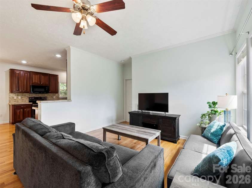 9 Farthings Drive, Arden, NC 28704.  MLS# CAR4419505, YatesRealty ID 48180. 