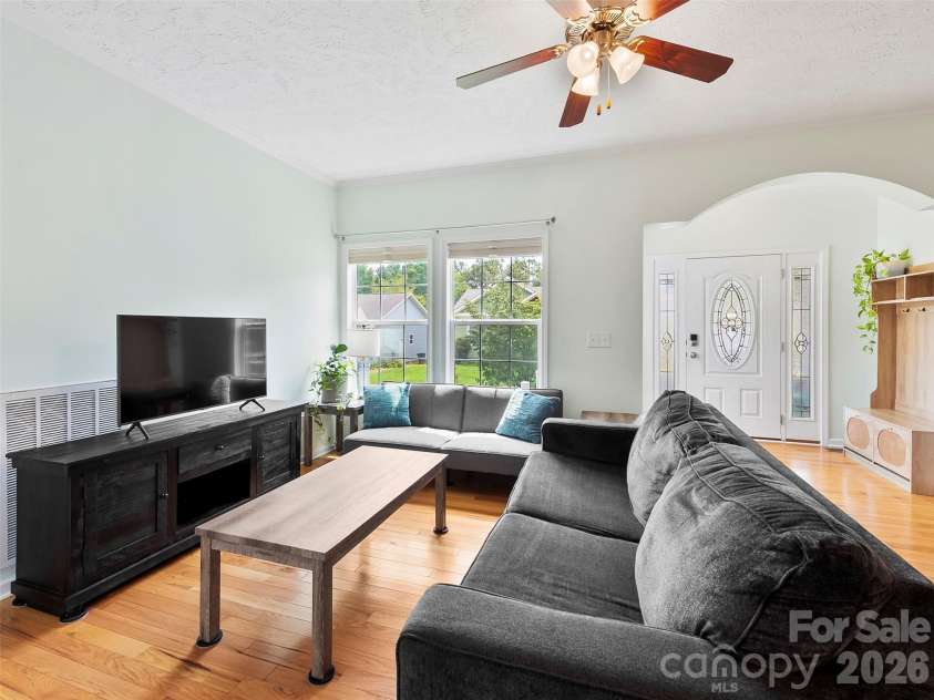 9 Farthings Drive, Arden, NC 28704.  MLS# CAR4419505, YatesRealty ID 48180. 