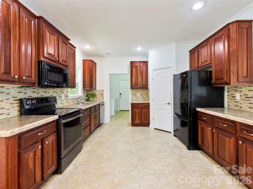 9 Farthings Drive, Arden, NC 28704.  MLS# CAR4419505, YatesRealty ID 48180. 