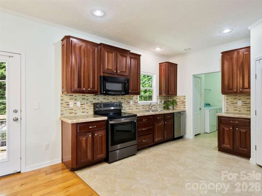 9 Farthings Drive, Arden, NC 28704.  MLS# CAR4419505, YatesRealty ID 48180. 