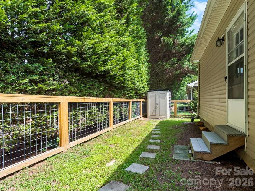 9 Farthings Drive, Arden, NC 28704.  MLS# CAR4419505, YatesRealty ID 48180. Fenced in Yard