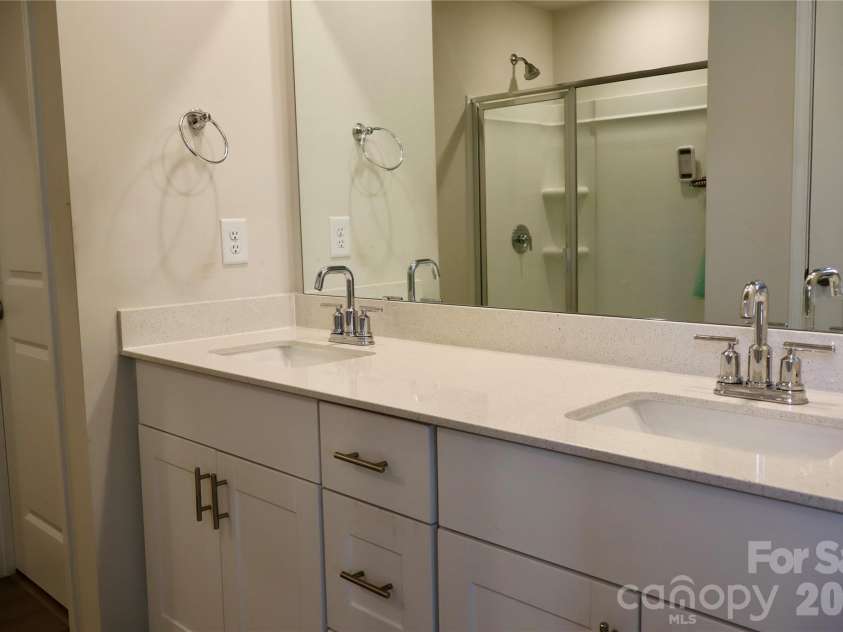 1013 Harry Court, Albemarle, NC 28001.  MLS# CAR4419313, YatesRealty ID 48182. Primary Bath