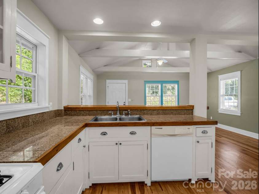160 Howard Street, Tryon, NC 28782.  MLS# CAR4420427, YatesRealty ID 48186. 