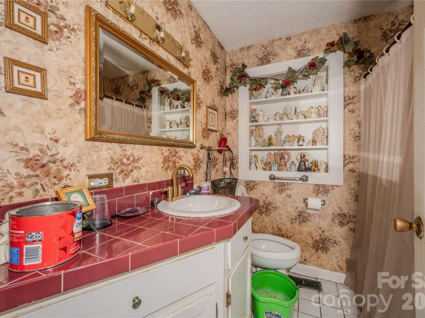 1461 Old NC 18 South, Morganton, NC 28655.  MLS# CAR4420488, YatesRealty ID 48189. 2nd Full Bathroom