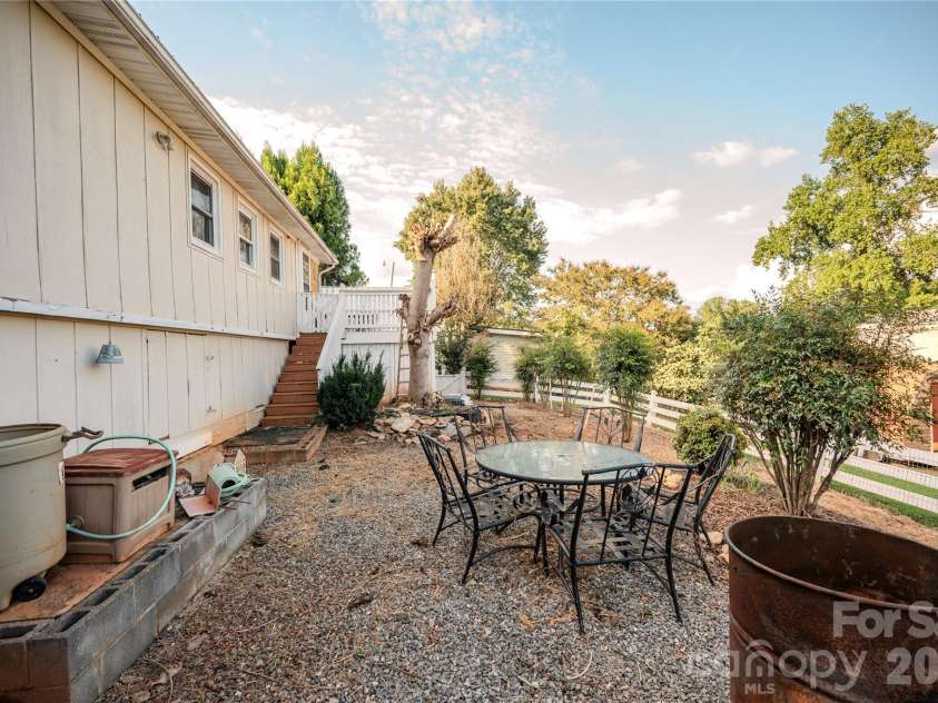 1461 Old NC 18 South, Morganton, NC 28655.  MLS# CAR4420488, YatesRealty ID 48189. 