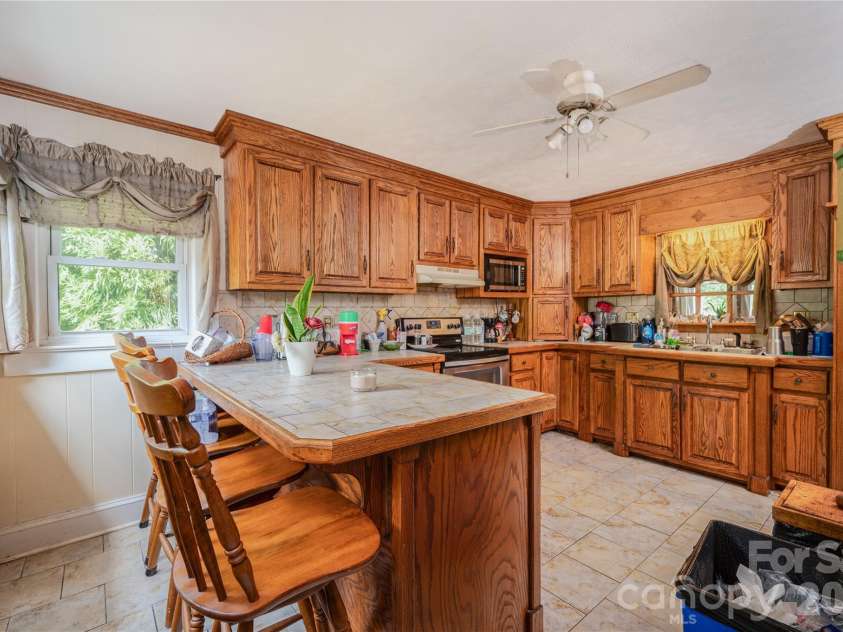 1461 Old NC 18 South, Morganton, NC 28655.  MLS# CAR4420488, YatesRealty ID 48189. Breakfast Bar