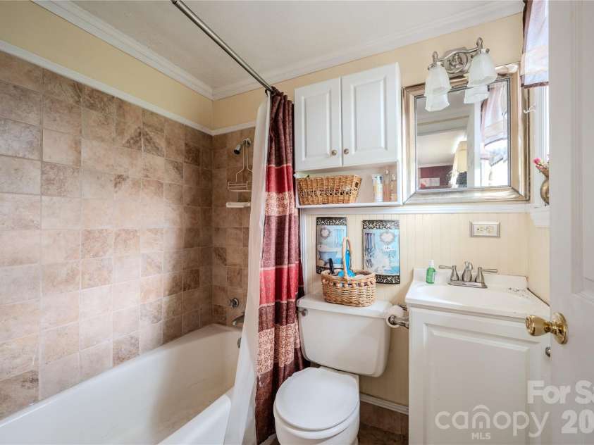 1461 Old NC 18 South, Morganton, NC 28655.  MLS# CAR4420488, YatesRealty ID 48189. Primary Full Bathroom