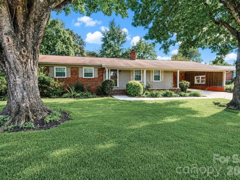 1412 Mount Vernon Avenue, Statesville, NC 28677.  MLS# CAR4420121, YatesRealty ID 48191. 