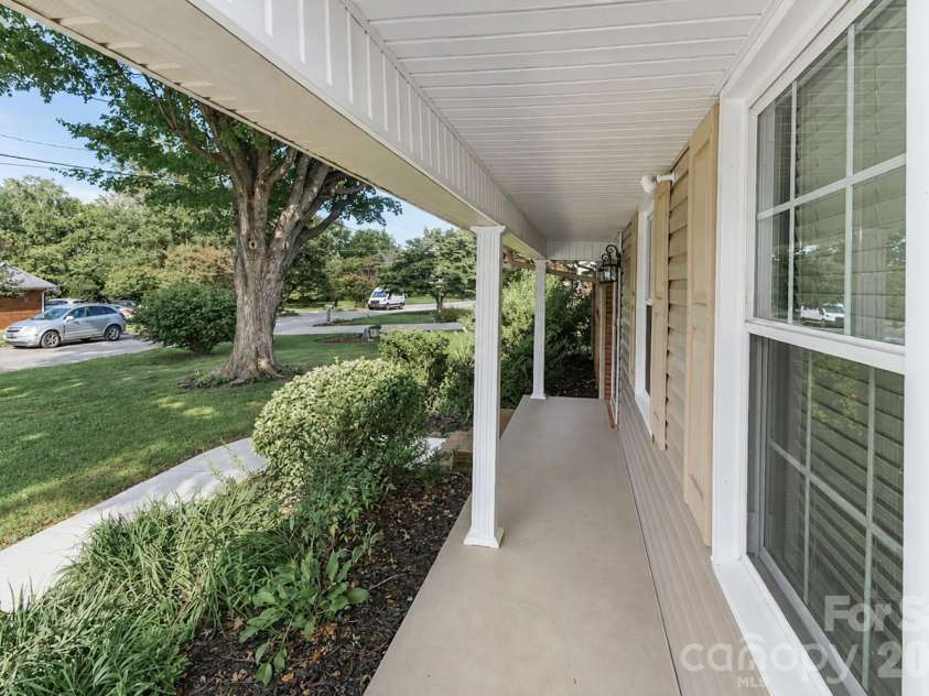 1412 Mount Vernon Avenue, Statesville, NC 28677.  MLS# CAR4420121, YatesRealty ID 48191. 