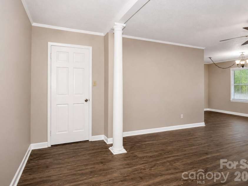 1412 Mount Vernon Avenue, Statesville, NC 28677.  MLS# CAR4420121, YatesRealty ID 48191. 