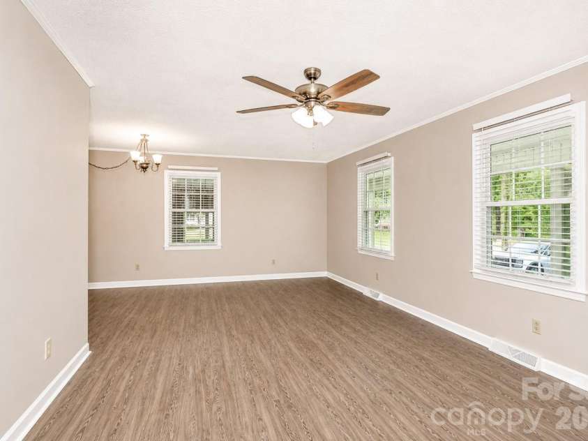 1412 Mount Vernon Avenue, Statesville, NC 28677.  MLS# CAR4420121, YatesRealty ID 48191. 