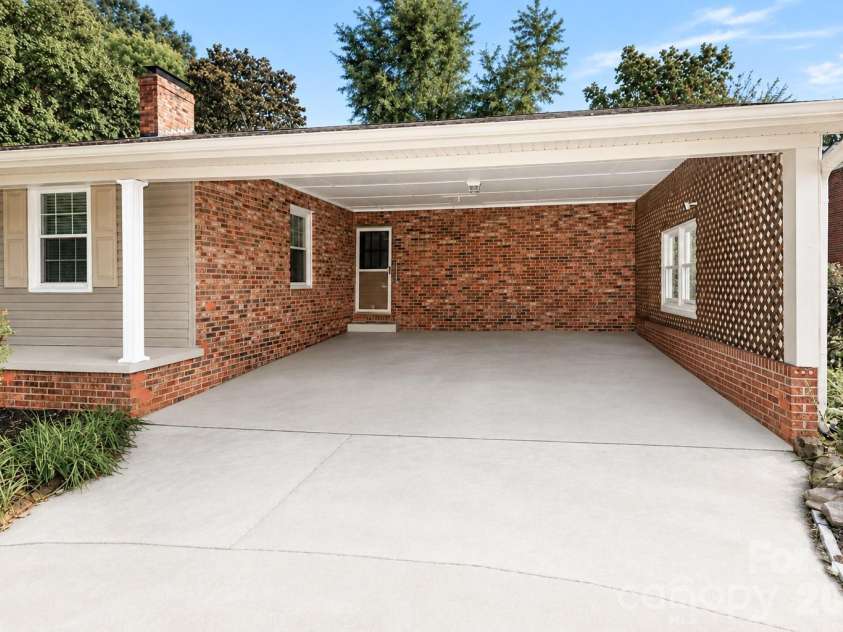 1412 Mount Vernon Avenue, Statesville, NC 28677.  MLS# CAR4420121, YatesRealty ID 48191. 