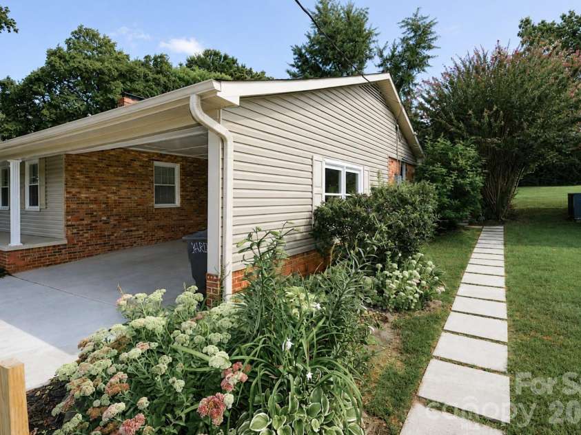 1412 Mount Vernon Avenue, Statesville, NC 28677.  MLS# CAR4420121, YatesRealty ID 48191. 