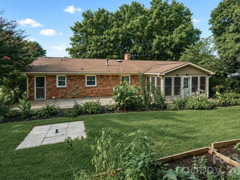 1412 Mount Vernon Avenue, Statesville, NC 28677.  MLS# CAR4420121, YatesRealty ID 48191. 