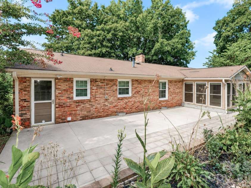 1412 Mount Vernon Avenue, Statesville, NC 28677.  MLS# CAR4420121, YatesRealty ID 48191. 