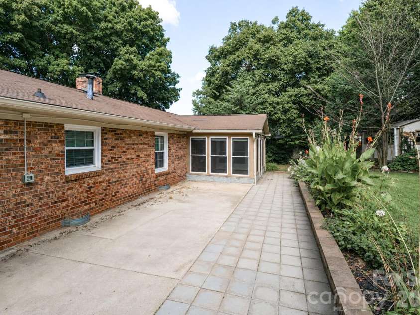 1412 Mount Vernon Avenue, Statesville, NC 28677.  MLS# CAR4420121, YatesRealty ID 48191. 