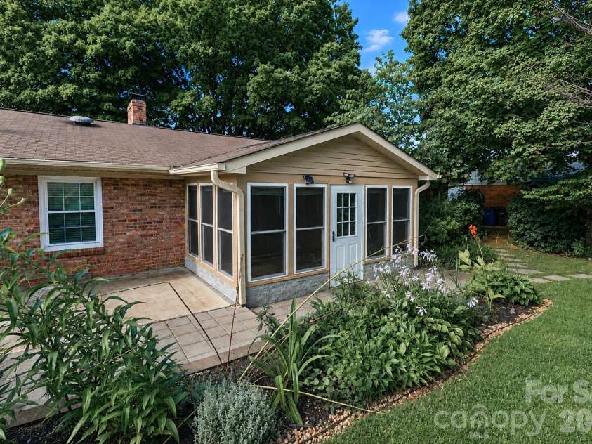 1412 Mount Vernon Avenue, Statesville, NC 28677.  MLS# CAR4420121, YatesRealty ID 48191. 