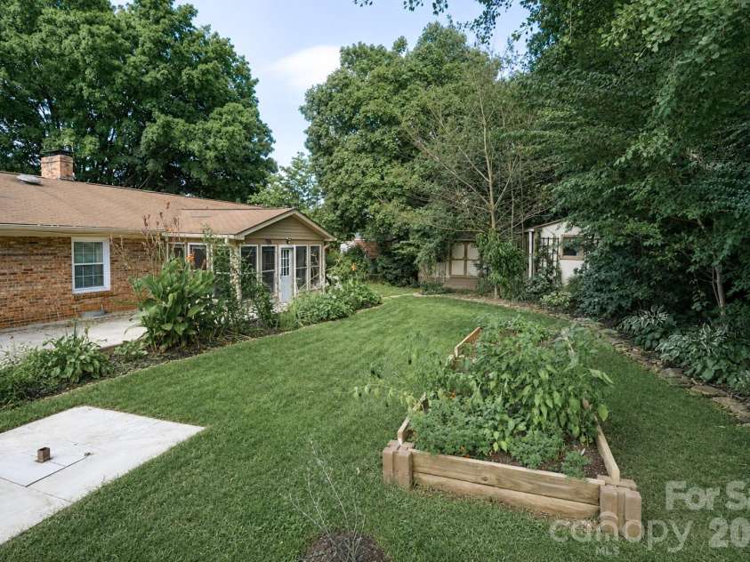 1412 Mount Vernon Avenue, Statesville, NC 28677.  MLS# CAR4420121, YatesRealty ID 48191. 