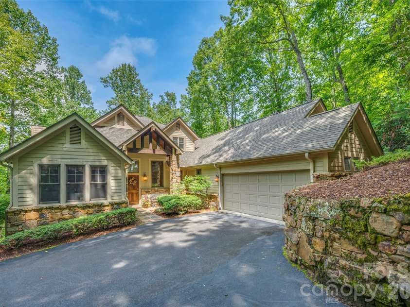 75 Old Hickory Trail, Hendersonville, NC 28739.  MLS# CAR4416201, YatesRealty ID 48192. 