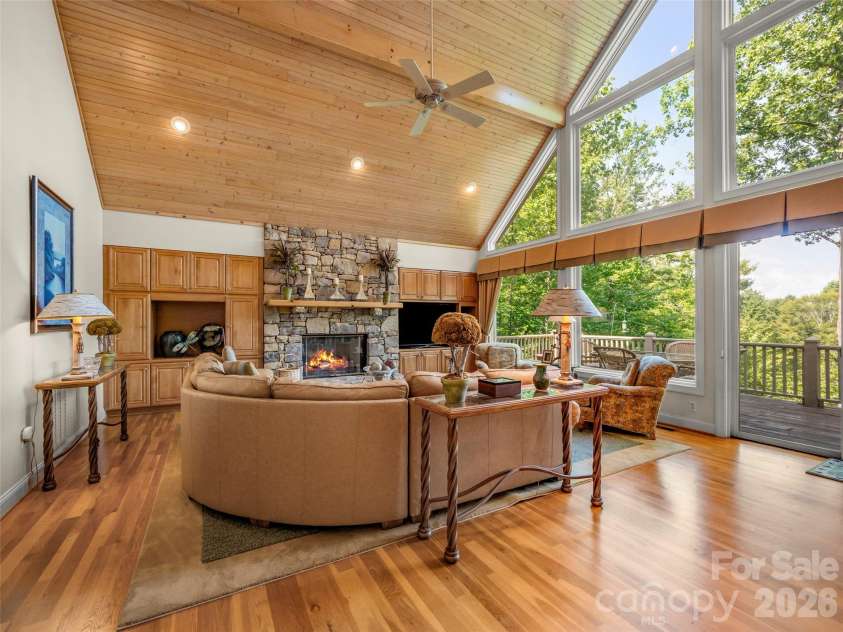 75 Old Hickory Trail, Hendersonville, NC 28739.  MLS# CAR4416201, YatesRealty ID 48192. 