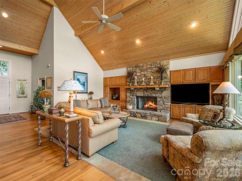 75 Old Hickory Trail, Hendersonville, NC 28739.  MLS# CAR4416201, YatesRealty ID 48192. 