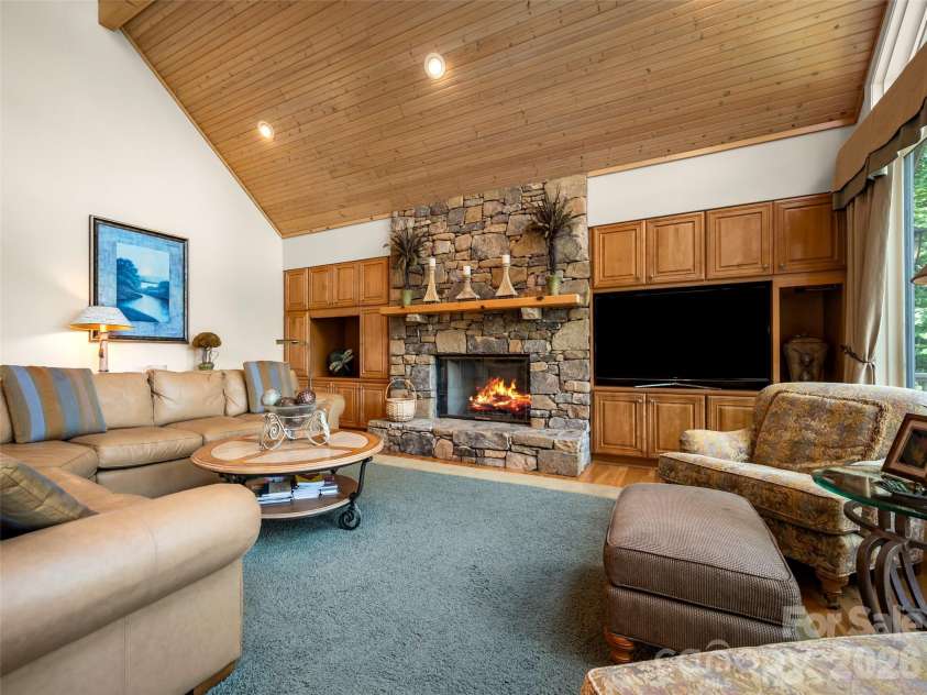 75 Old Hickory Trail, Hendersonville, NC 28739.  MLS# CAR4416201, YatesRealty ID 48192. 