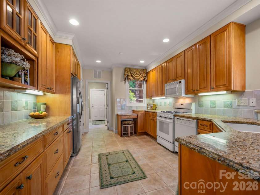 75 Old Hickory Trail, Hendersonville, NC 28739.  MLS# CAR4416201, YatesRealty ID 48192. 