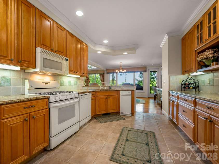 75 Old Hickory Trail, Hendersonville, NC 28739.  MLS# CAR4416201, YatesRealty ID 48192. 