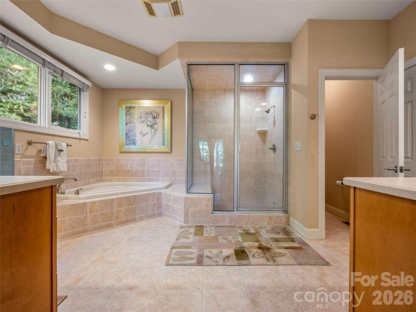 75 Old Hickory Trail, Hendersonville, NC 28739.  MLS# CAR4416201, YatesRealty ID 48192. 