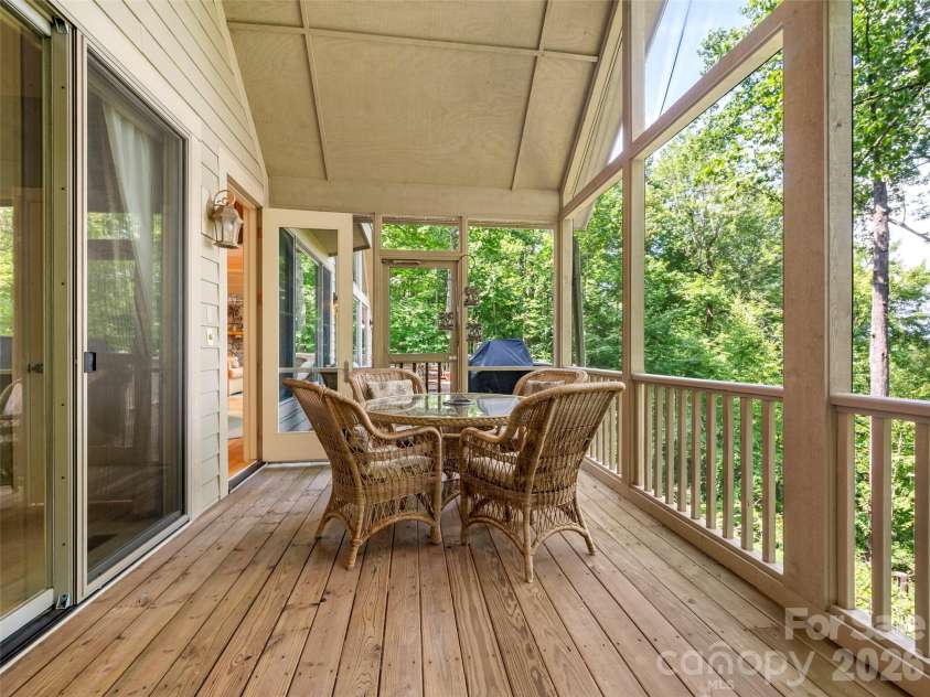 75 Old Hickory Trail, Hendersonville, NC 28739.  MLS# CAR4416201, YatesRealty ID 48192. 