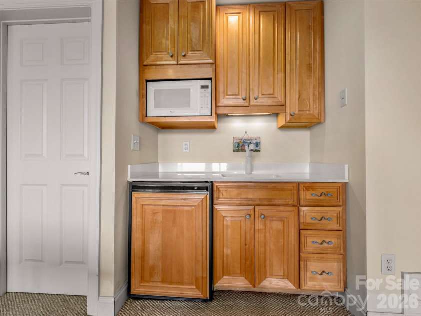 75 Old Hickory Trail, Hendersonville, NC 28739.  MLS# CAR4416201, YatesRealty ID 48192. 