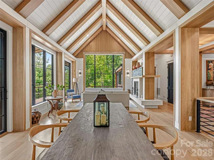 183 Chattooga Run, Hendersonville, NC 28739.  MLS# CAR4406399, YatesRealty ID 48193. 