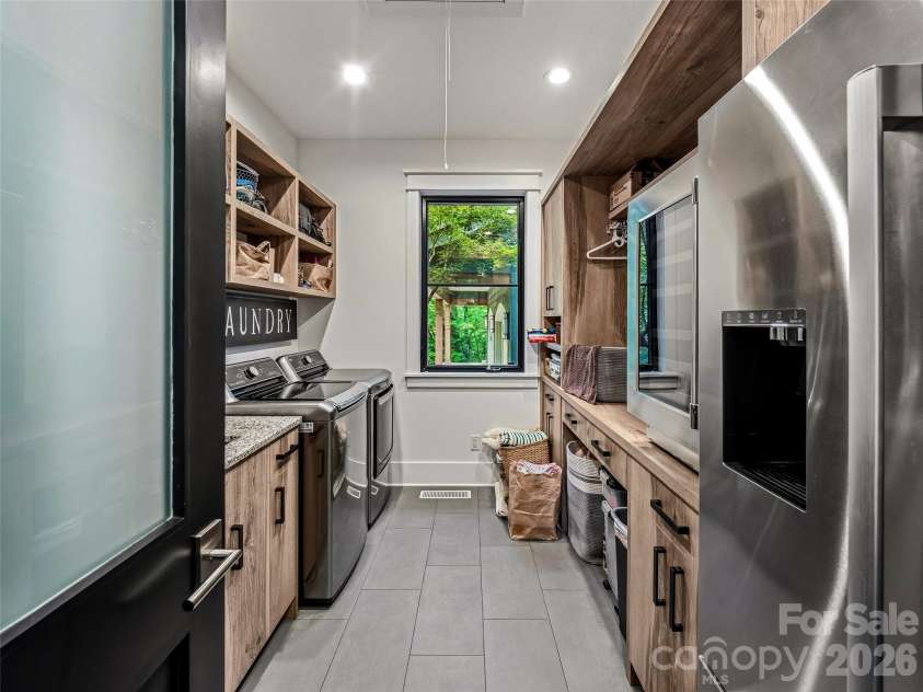 183 Chattooga Run, Hendersonville, NC 28739.  MLS# CAR4406399, YatesRealty ID 48193. 