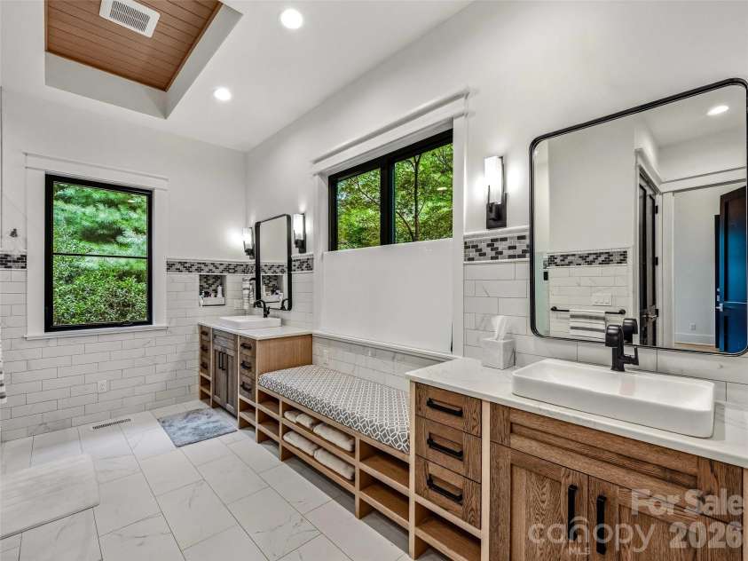 183 Chattooga Run, Hendersonville, NC 28739.  MLS# CAR4406399, YatesRealty ID 48193. 