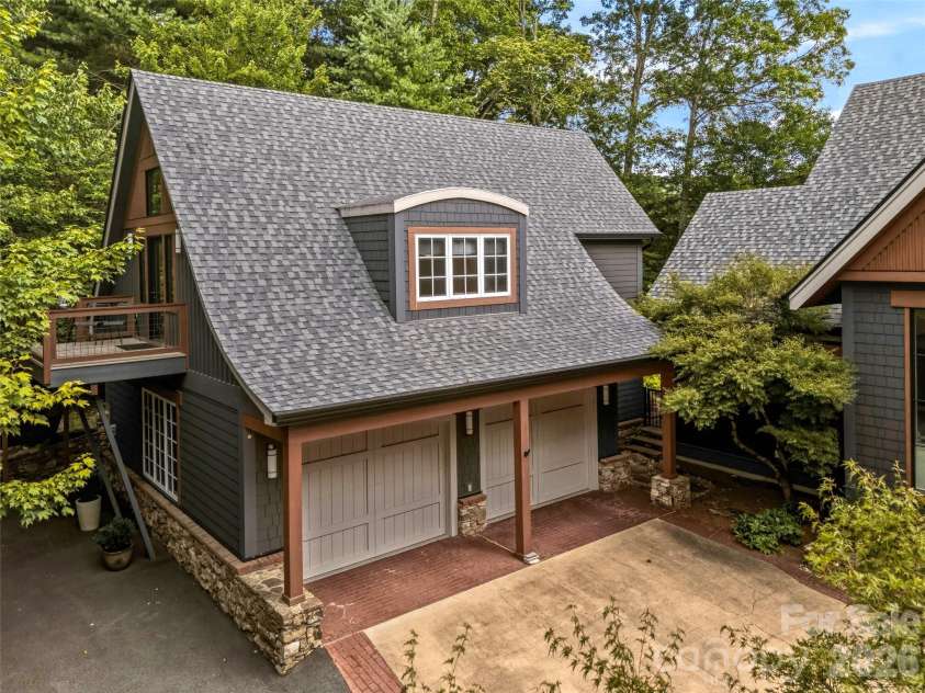 183 Chattooga Run, Hendersonville, NC 28739.  MLS# CAR4406399, YatesRealty ID 48193. 