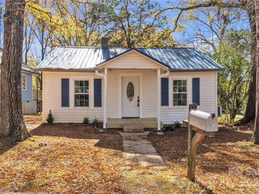 1125 Wilmington Avenue, Statesville, NC 28677.  MLS# CAR4322254, YatesRealty ID 48194. 