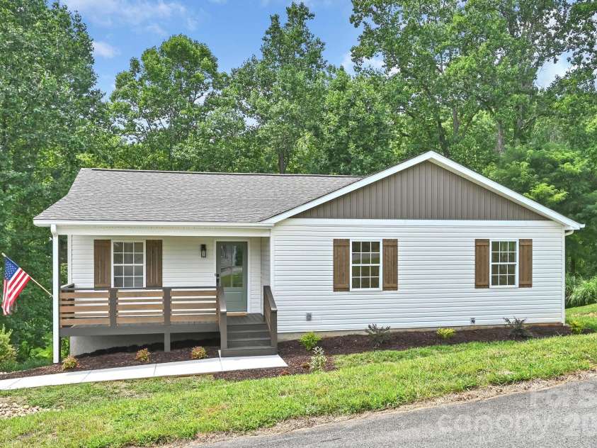 157 Scarlett Ridge Drive, Marshall, NC 28753.  MLS# CAR4419073, YatesRealty ID 48194. 