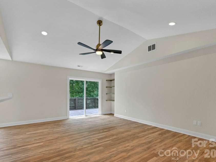 157 Scarlett Ridge Drive, Marshall, NC 28753.  MLS# CAR4419073, YatesRealty ID 48194. 