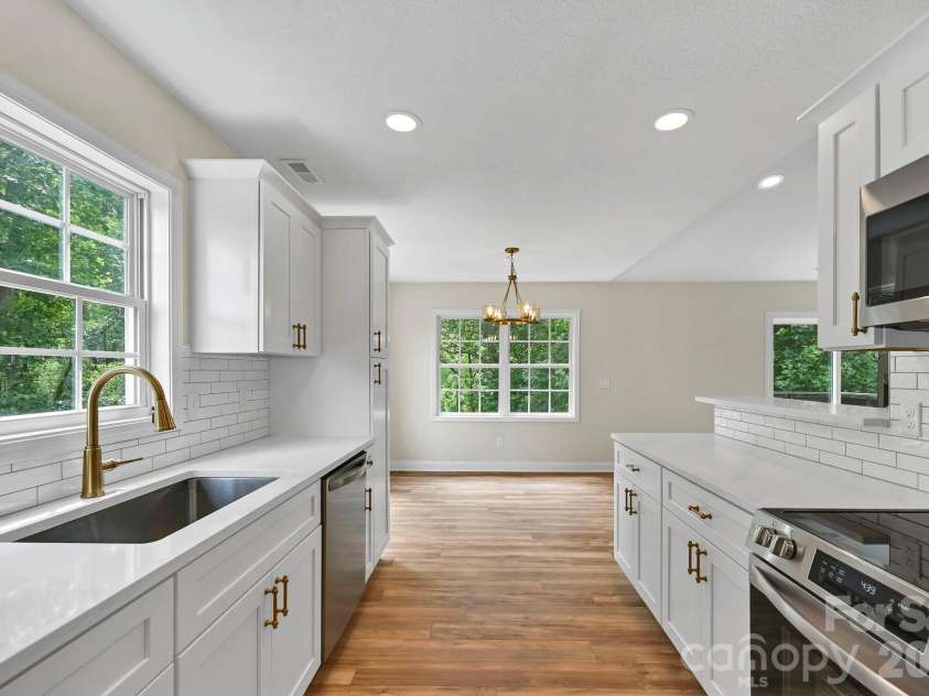 157 Scarlett Ridge Drive, Marshall, NC 28753.  MLS# CAR4419073, YatesRealty ID 48194. 