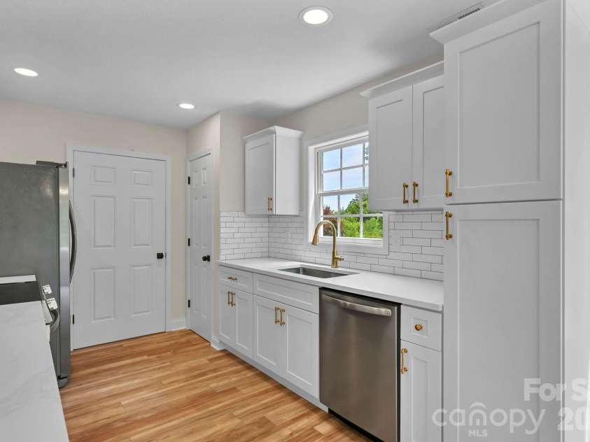 157 Scarlett Ridge Drive, Marshall, NC 28753.  MLS# CAR4419073, YatesRealty ID 48194. 