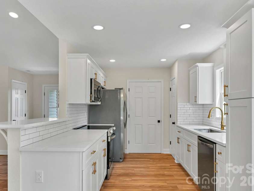 157 Scarlett Ridge Drive, Marshall, NC 28753.  MLS# CAR4419073, YatesRealty ID 48194. 