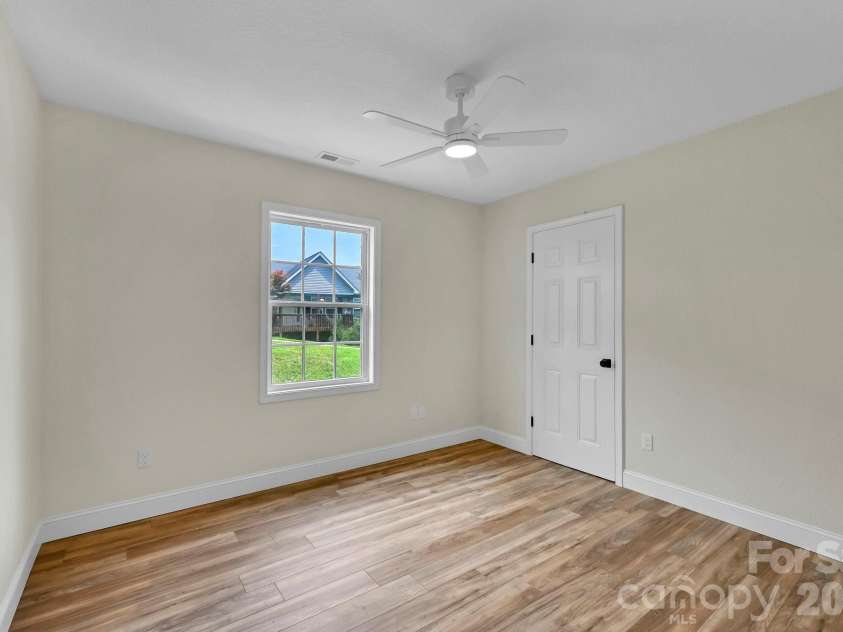 157 Scarlett Ridge Drive, Marshall, NC 28753.  MLS# CAR4419073, YatesRealty ID 48194. 