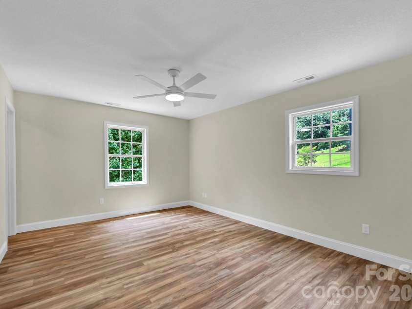 157 Scarlett Ridge Drive, Marshall, NC 28753.  MLS# CAR4419073, YatesRealty ID 48194. 