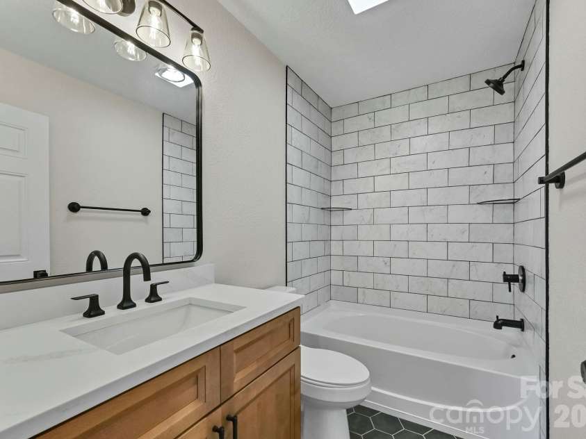 157 Scarlett Ridge Drive, Marshall, NC 28753.  MLS# CAR4419073, YatesRealty ID 48194. 