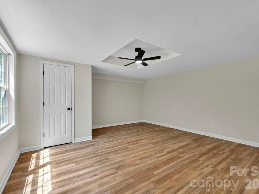 157 Scarlett Ridge Drive, Marshall, NC 28753.  MLS# CAR4419073, YatesRealty ID 48194. 