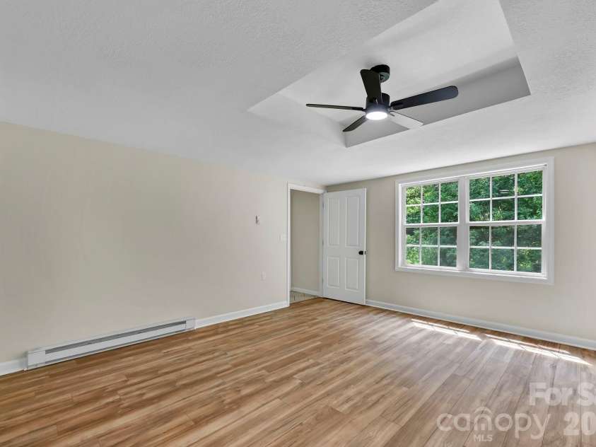 157 Scarlett Ridge Drive, Marshall, NC 28753.  MLS# CAR4419073, YatesRealty ID 48194. 