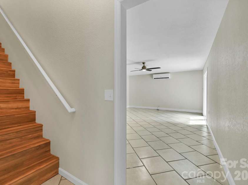 157 Scarlett Ridge Drive, Marshall, NC 28753.  MLS# CAR4419073, YatesRealty ID 48194. 